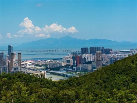 Zhuhai Travel Guide: Top Things to Do, See & Eat in Zhuhai, China.
